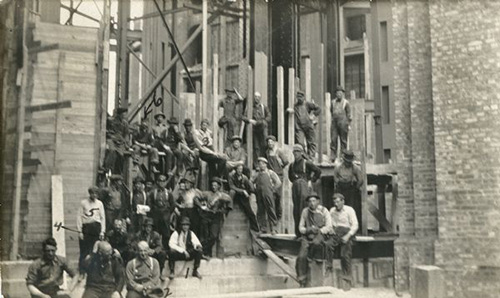 Group Portrait of Capitol Building Construction Workers, c. 1911. Photograph courtesy of the Wisconsin Historical Society, Image ID: 122366.